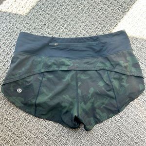 Lululemon Speed Up Shorts in Camo